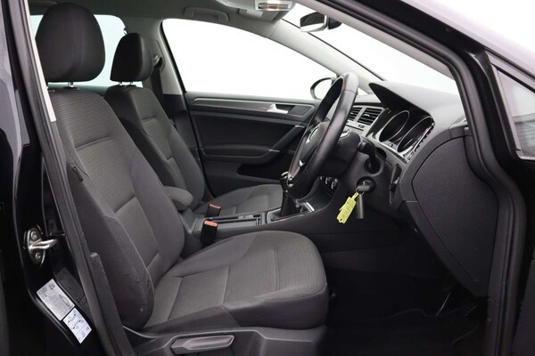 Used Volkswagen Golf 2019 for sale - 76182587: Photo 2