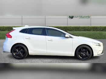 Used Volvo V40 2018 for sale - 77009570: Photo