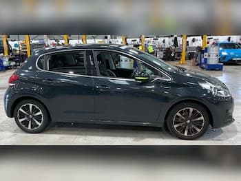 Used Peugeot 208 2016 for sale - 79818316: Photo