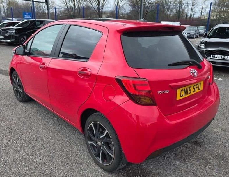 Used Toyota Yaris 2015 for sale - 77704002: Photo 2