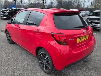 Used Toyota Yaris 2015 for sale - 77704002: Photo