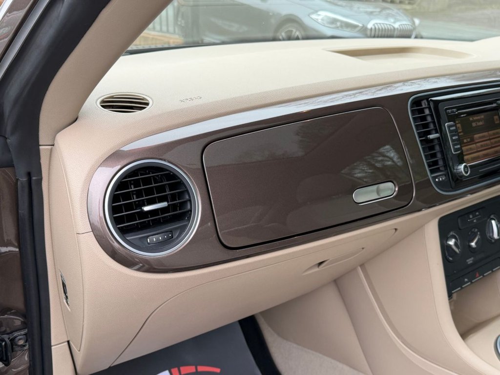 Used Volkswagen Beetle 2014 for sale - 77680459: Photo 24