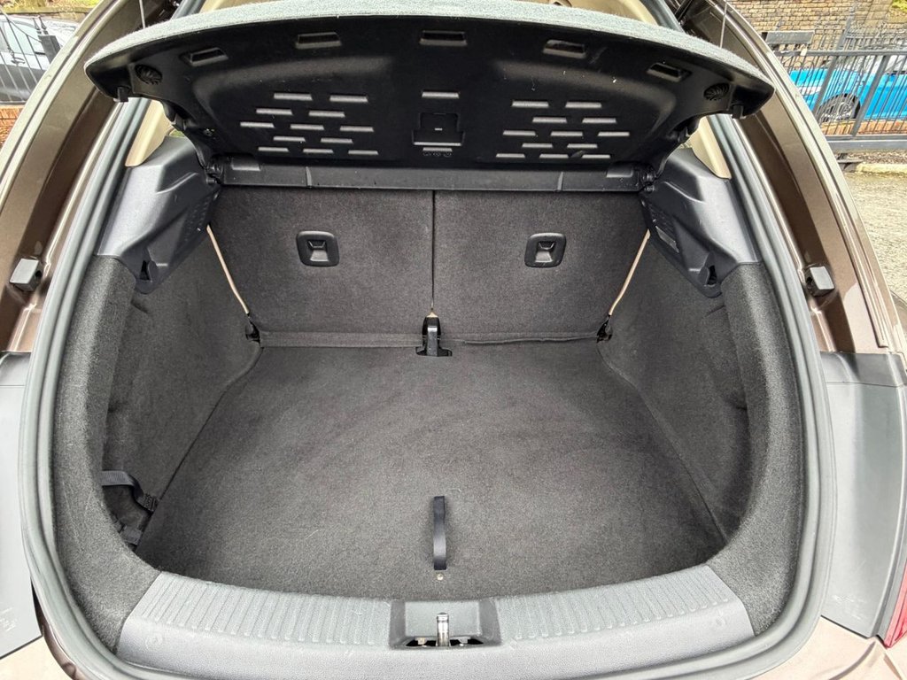 Used Volkswagen Beetle 2014 for sale - 77680459: Photo 9