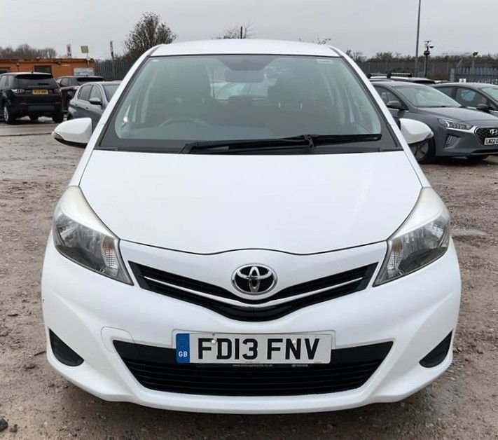 Used Toyota Yaris 2013 for sale - 77427914: Photo 2