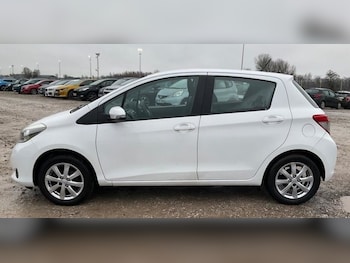 Used Toyota Yaris 2013 for sale - 77427914: Photo