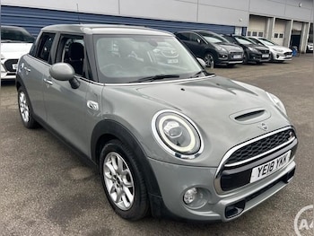 Used MINI Hatch 2018 for sale - 77539628: Photo