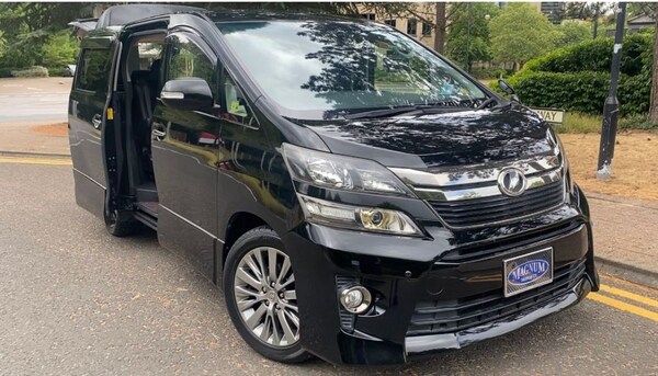 Used Toyota Vellfire 2013 for sale - 74953425: Photo 1