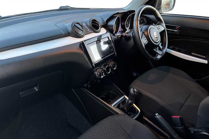 Used Suzuki Swift 2018 for sale - 77010688: Photo 2