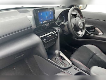 Used Toyota Yaris Cross 2023 for sale - 76003774: Photo 2