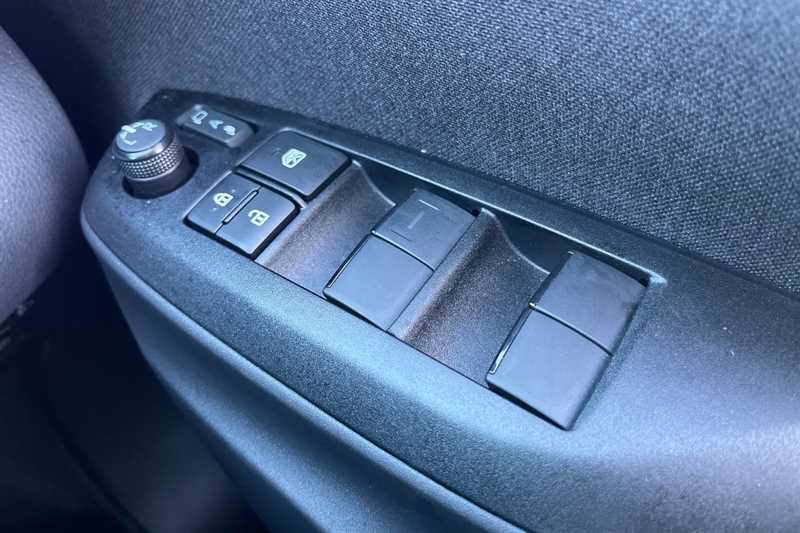 Used Mazda Mazda2 HYBRID 2023 for sale - 76593875: Photo 18