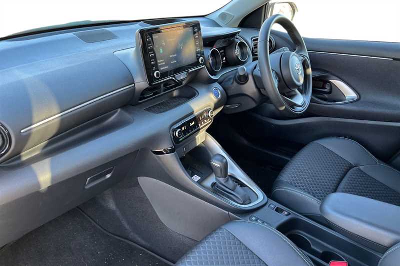 Used Mazda Mazda2 HYBRID 2023 for sale - 76593875: Photo 2