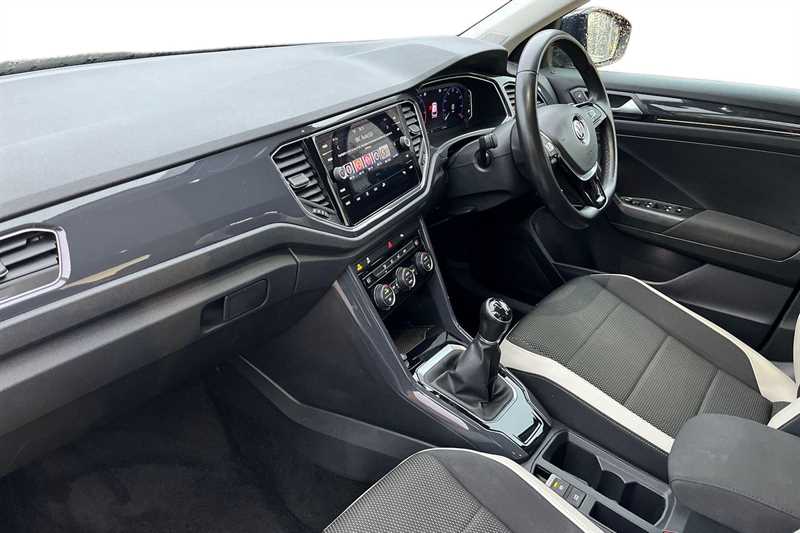 Used Volkswagen T-Roc 2020 for sale - 76826931: Photo 2