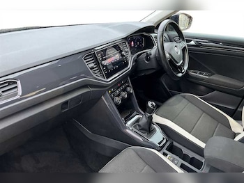 Used Volkswagen T-Roc 2020 for sale - 76826931: Photo