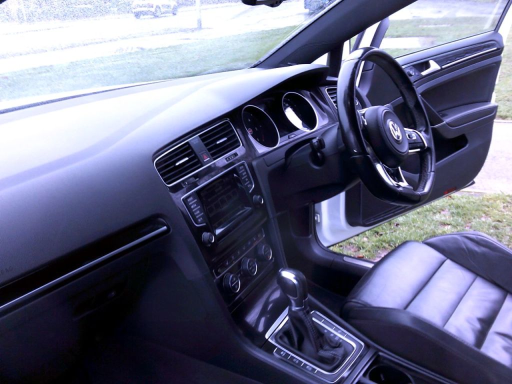 Used Volkswagen Golf 2014 for sale - 76664979: Photo 14