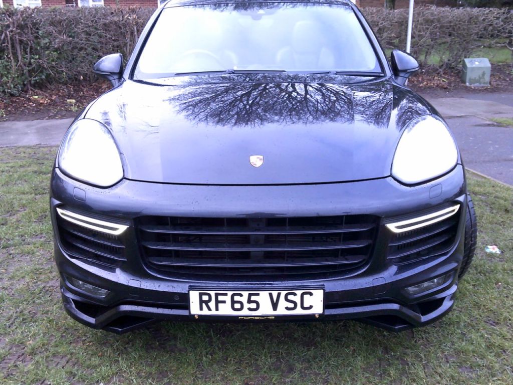Used Porsche Cayenne 2015 for sale - 76972896: Photo 2