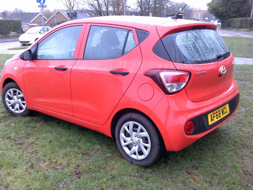 Used Hyundai i10 2018 for sale - 76664970: Photo 4