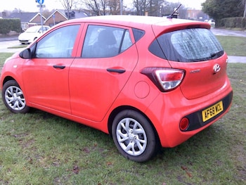 Used Hyundai i10 2018 for sale - 76664970: Photo