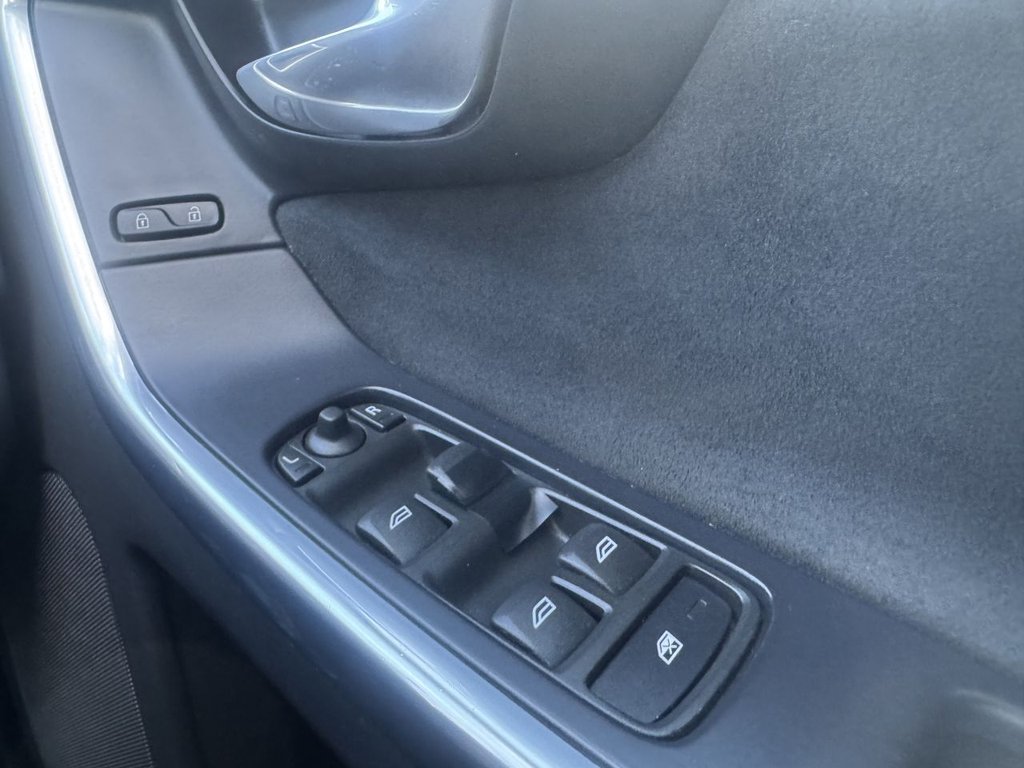 Used Volvo XC60 2015 for sale - 76333279: Photo 46