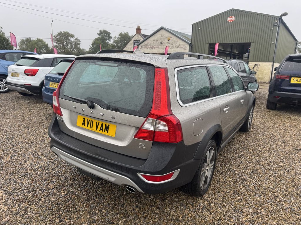 Used Volvo XC70 2011 for sale - 76119036: Photo 2