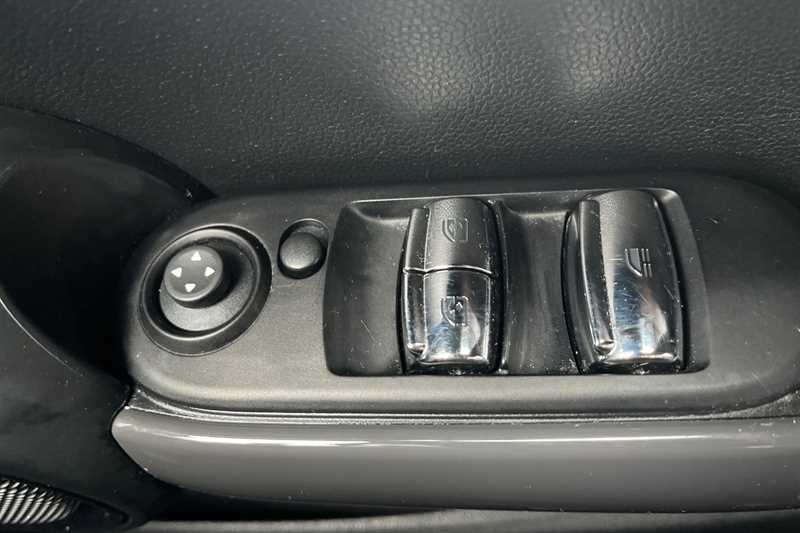 Used MINI Convertible 2018 for sale - 77375525: Photo 16