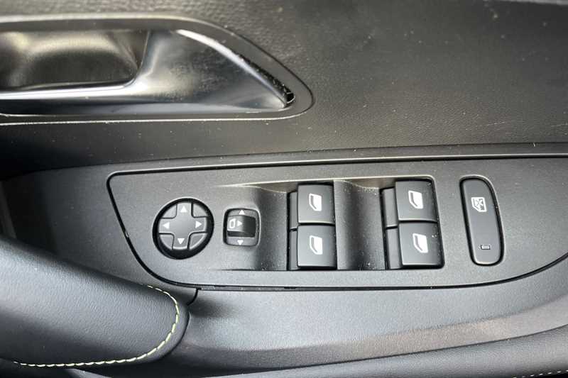 Used Peugeot 2008 2022 for sale - 76339782: Photo 16