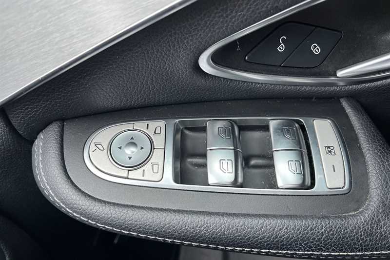Used Mercedes-Benz C Class 2019 for sale - 77323300: Photo 16