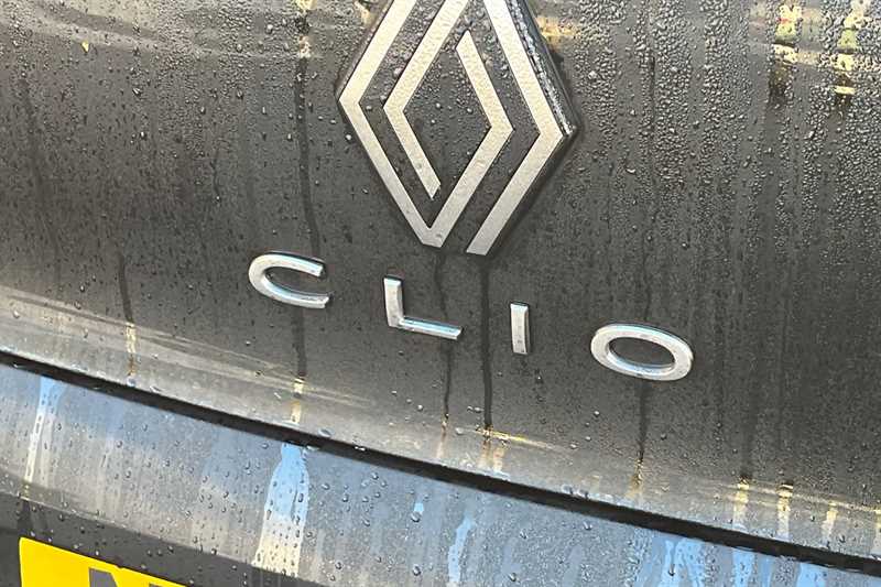 Used Renault Clio 2023 for sale - 76938816: Photo 30