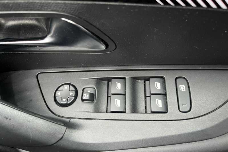 Used Peugeot 2008 2024 for sale - 76489560: Photo 16