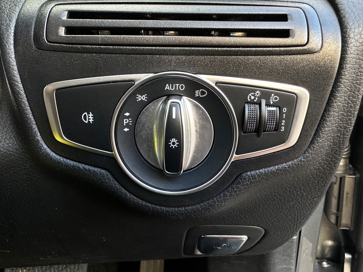 Used Mercedes-Benz C Class 2018 for sale - 76022529: Photo 25