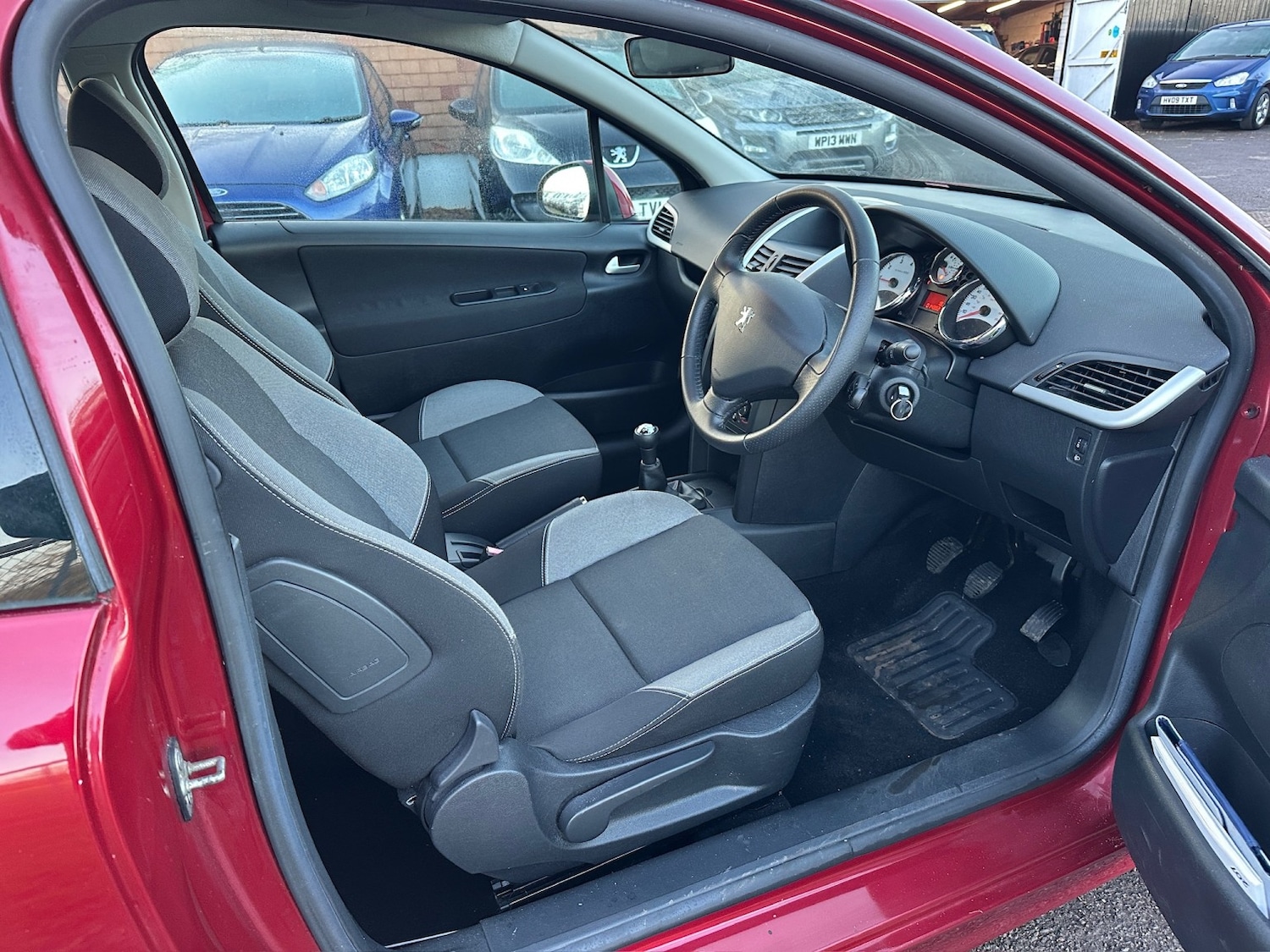 Used Peugeot 207 2011 for sale - 77028036: Photo 6