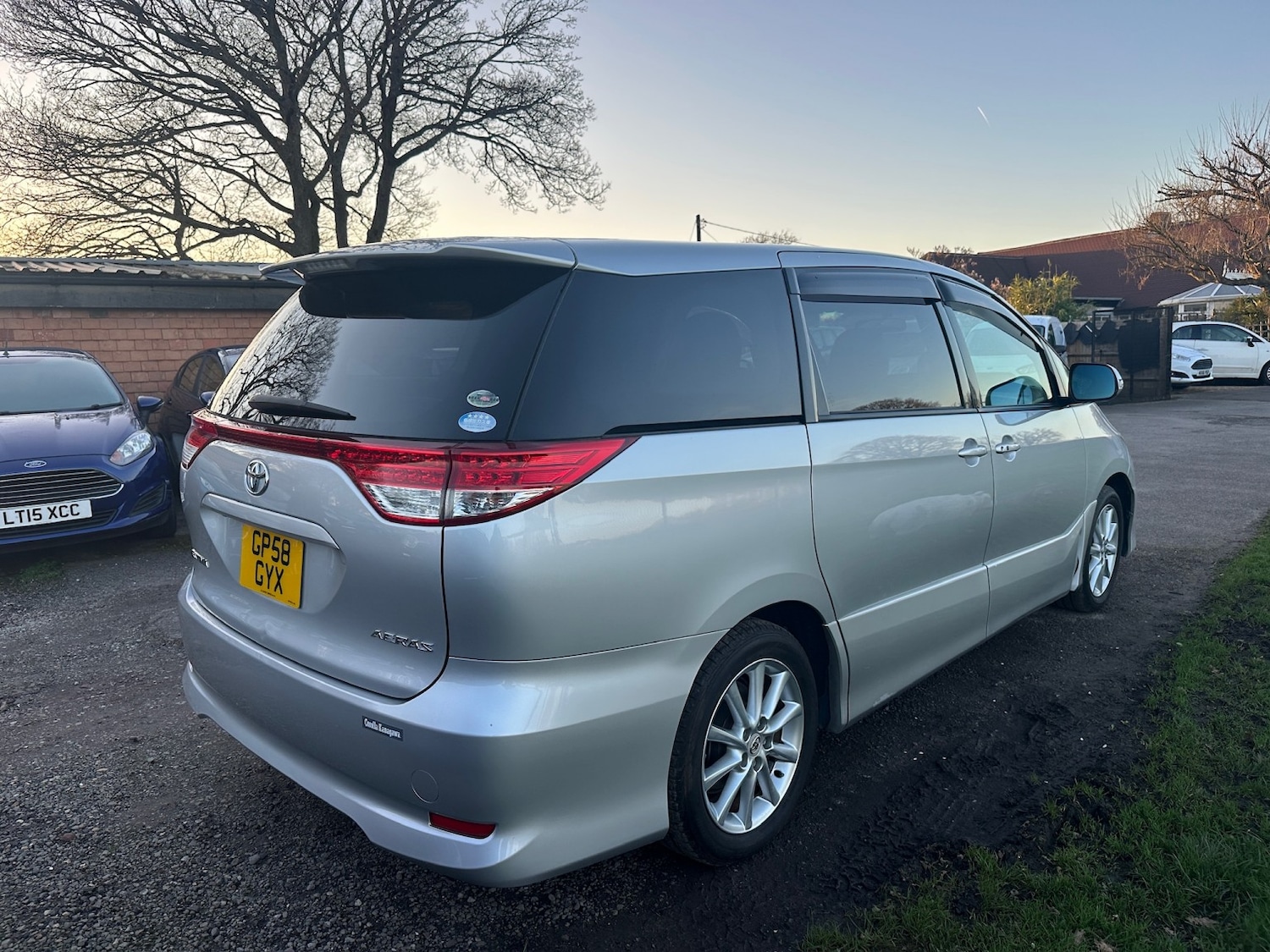 Used Toyota Estima 2025 for sale - 77749901: Photo 2