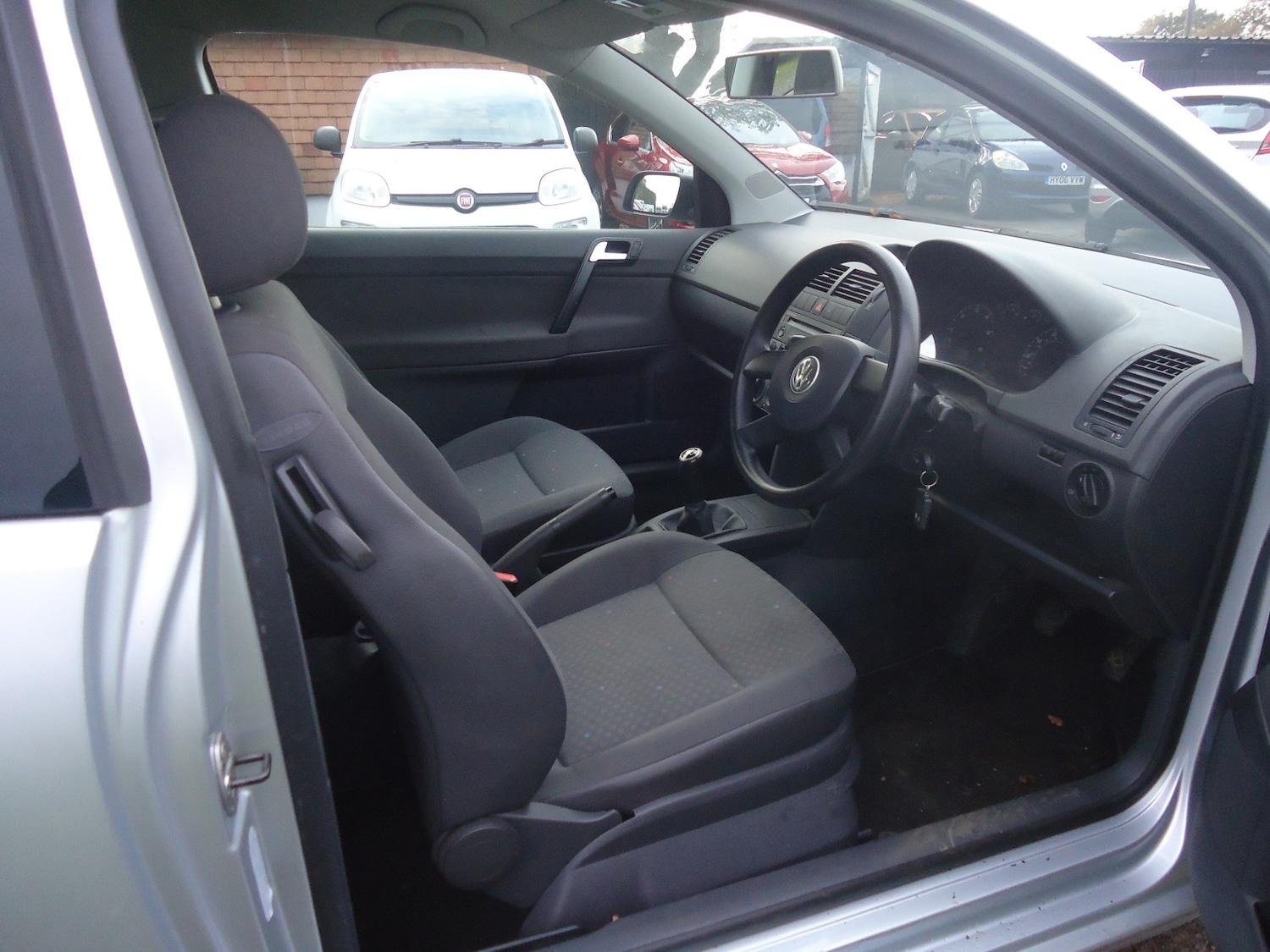 Used Volkswagen Polo 2004 for sale - 76560017: Photo 8