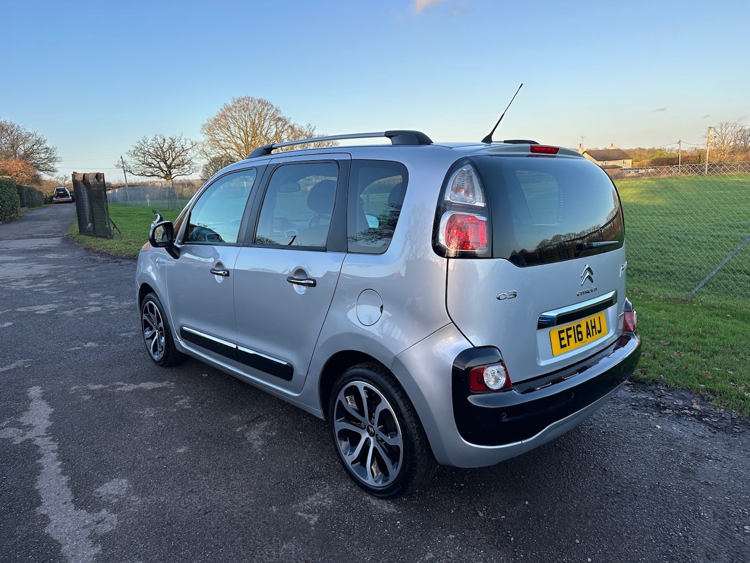 Used Citroen C3 Picasso 2016 for sale - 77028035: Photo 10