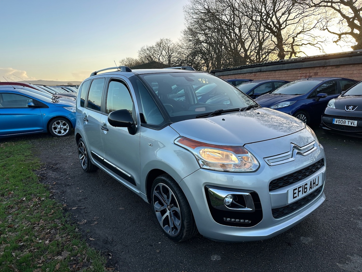 Used Citroen C3 Picasso 2016 for sale - 77028035: Photo 11