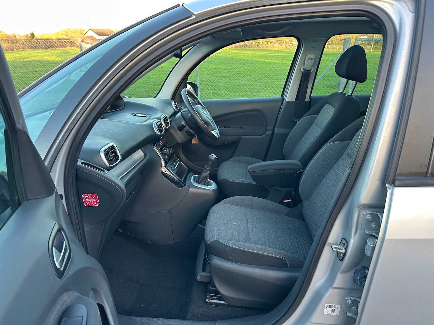 Used Citroen C3 Picasso 2016 for sale - 77028035: Photo 5