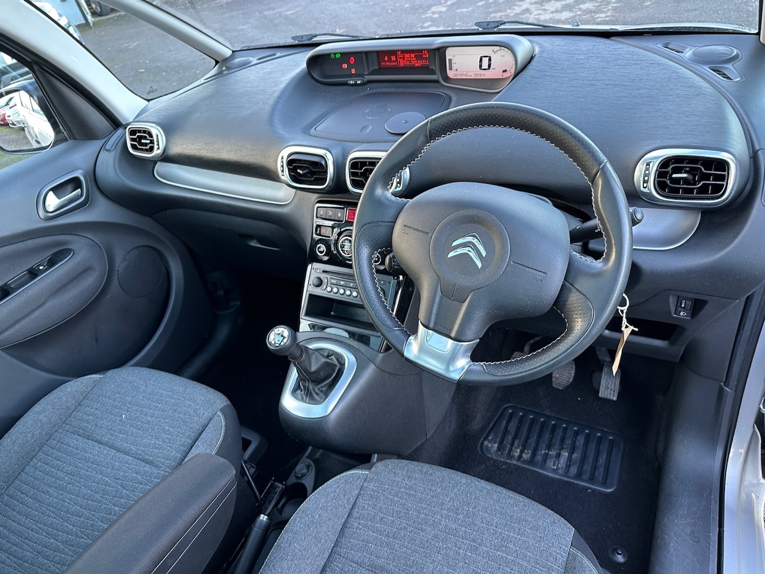 Used Citroen C3 Picasso 2016 for sale - 77028035: Photo 8