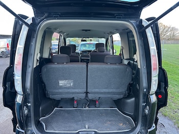 Used Nissan Serena 2010 for sale - 77584452: Photo