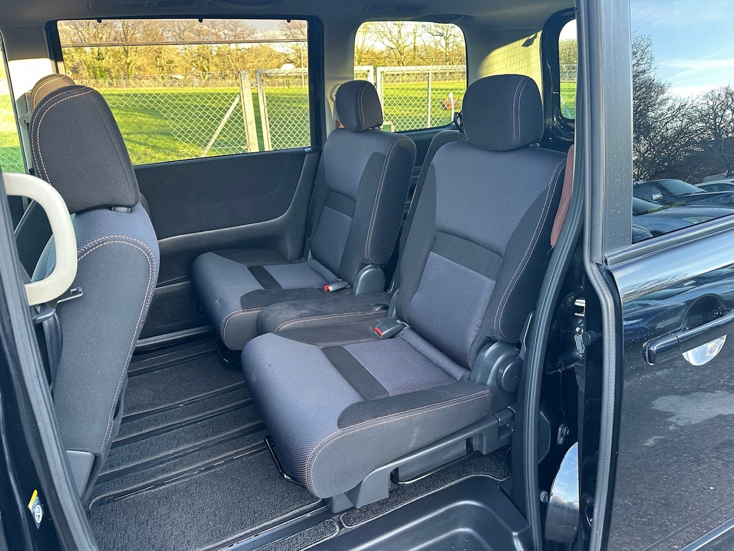 Used Nissan Serena for sale - 77584452: Photo 5