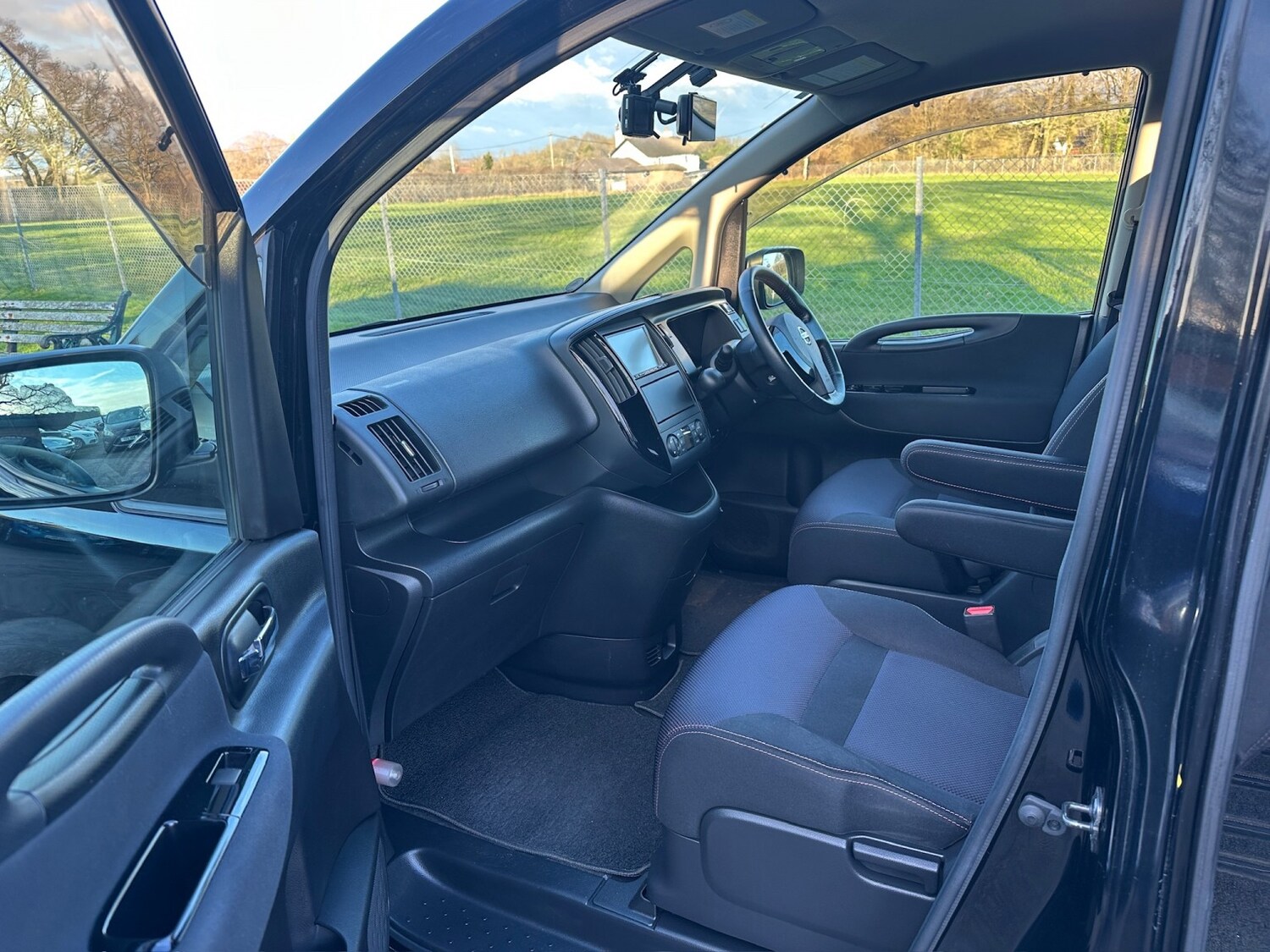 Used Nissan Serena for sale - 77584452: Photo 6