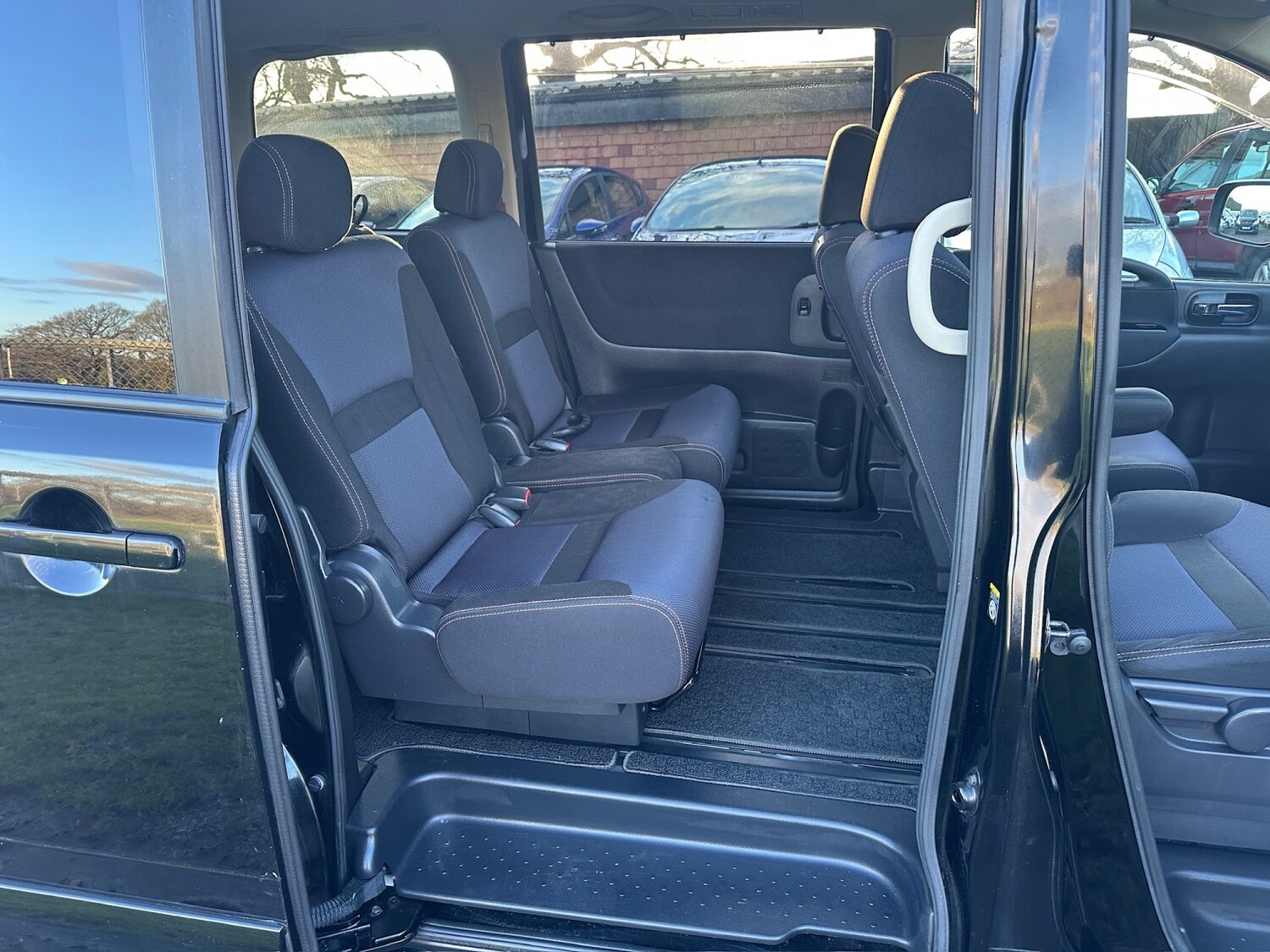 Used Nissan Serena for sale - 77584452: Photo 7