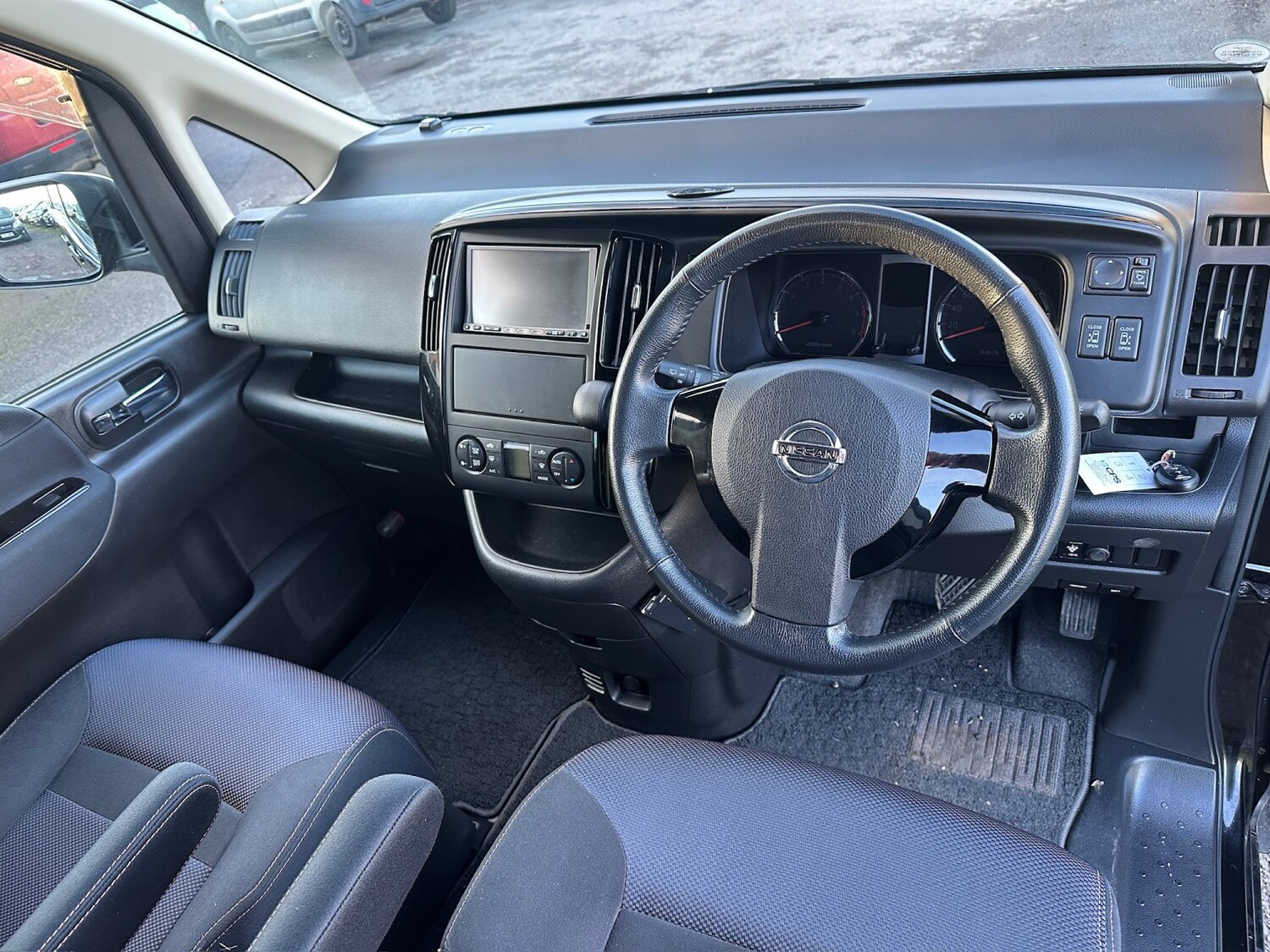 Used Nissan Serena for sale - 77584452: Photo 8