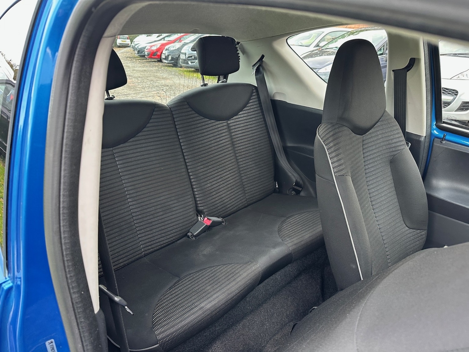 Used Peugeot 107 2014 for sale - 76376930: Photo 6