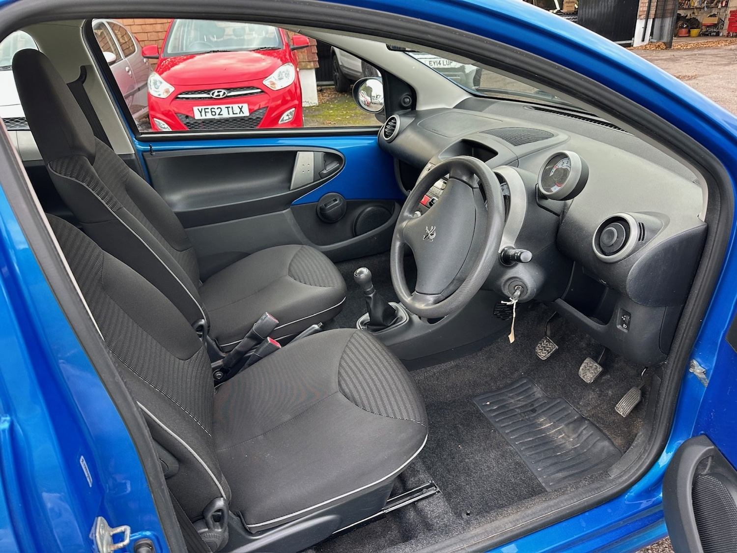Used Peugeot 107 2014 for sale - 76376930: Photo 8