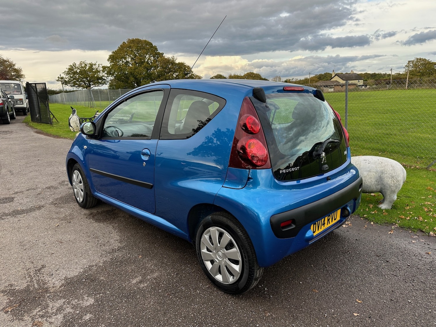 Used Peugeot 107 2014 for sale - 76376930: Photo 9