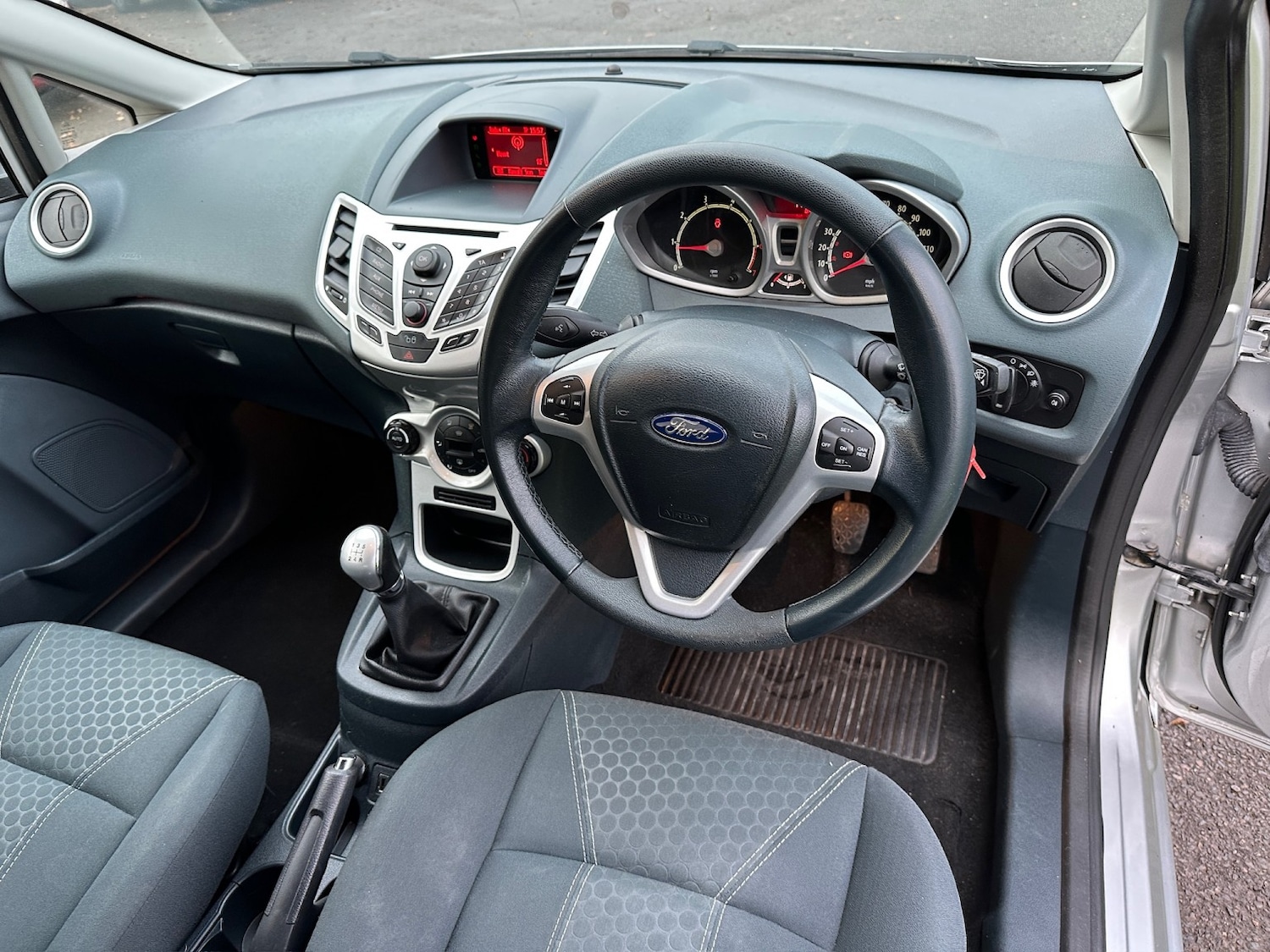 Used Ford Fiesta 2010 for sale - 76596537: Photo 7