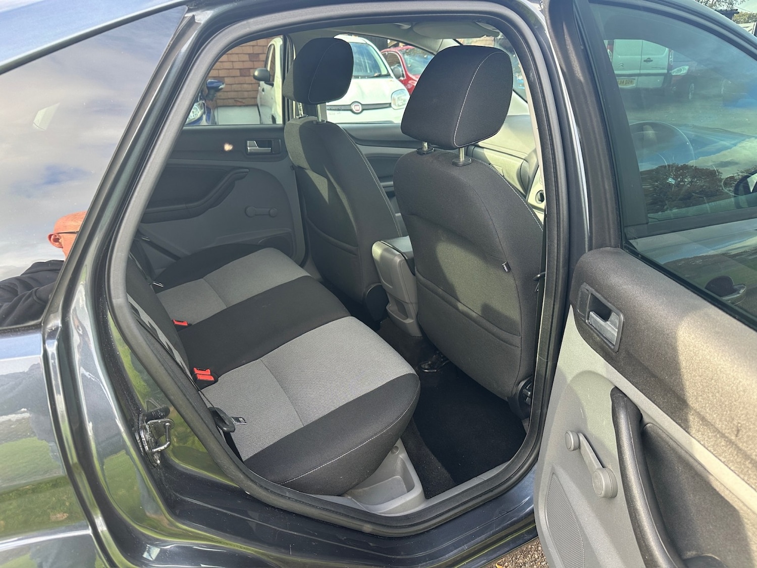 Used Ford Focus 2010 for sale - 76605908: Photo 5