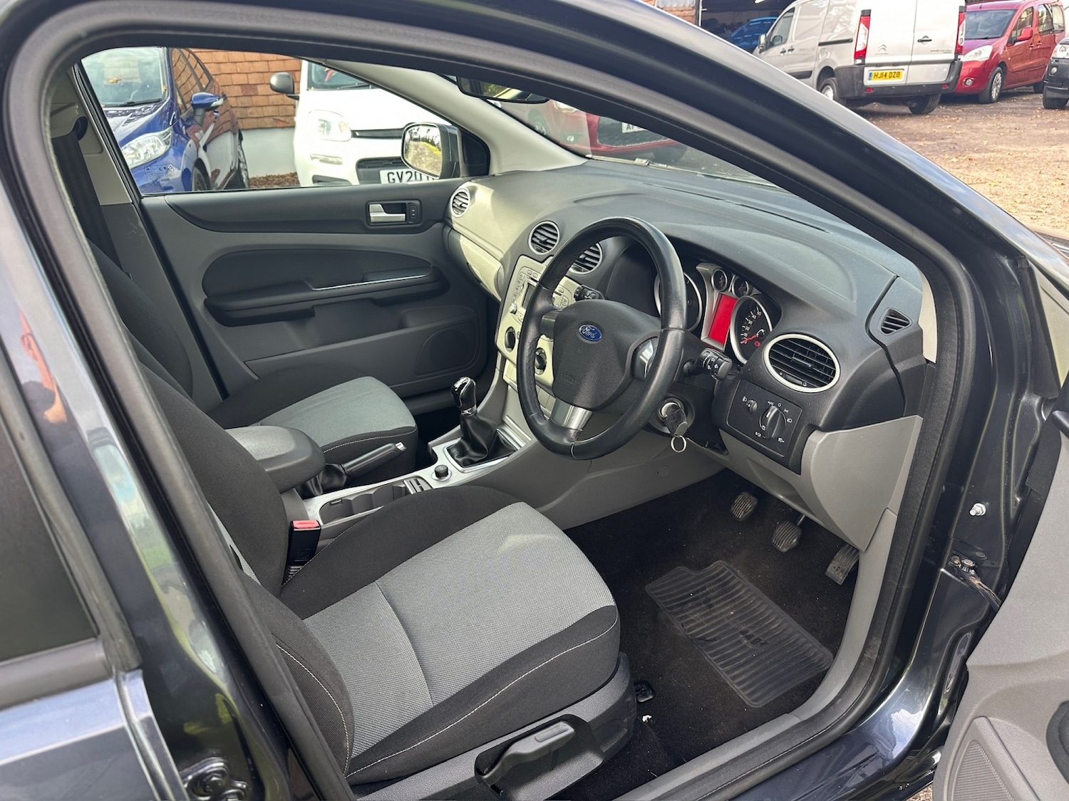 Used Ford Focus 2010 for sale - 76605908: Photo 7