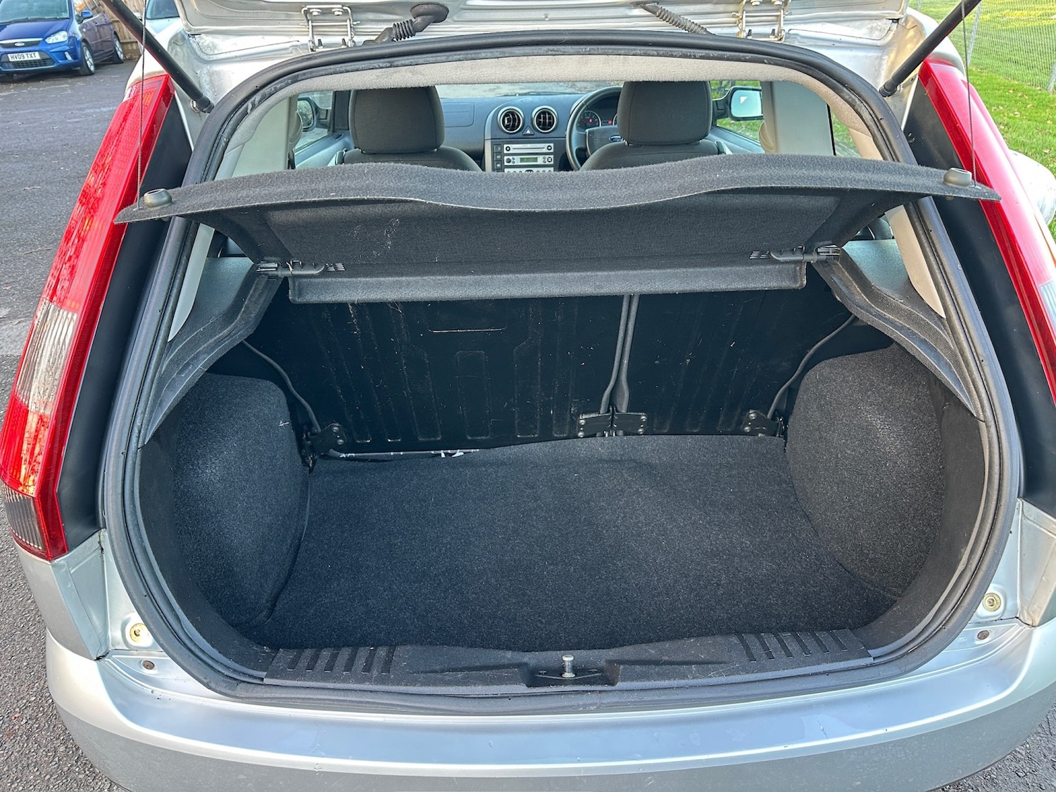 Used Ford Fiesta 2004 for sale - 77028039: Photo 3