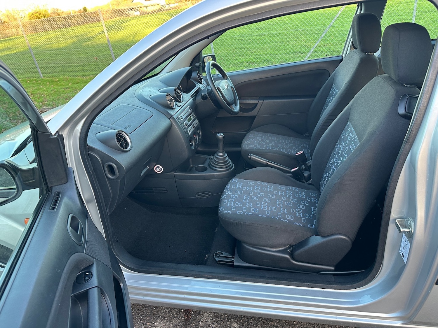 Used Ford Fiesta 2004 for sale - 77028039: Photo 5