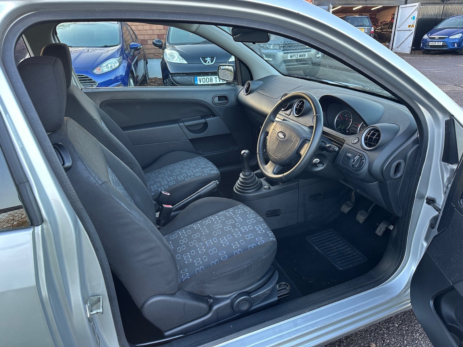 Used Ford Fiesta 2004 for sale - 77028039: Photo 8